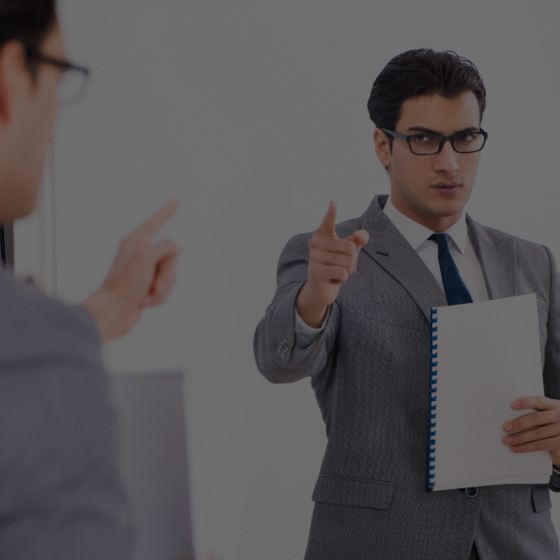 Perfeccionismo: el freno invisible que bloquea tu comunicación en público